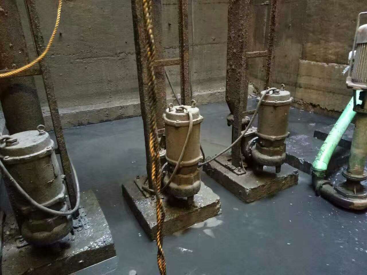 台山污水池清理